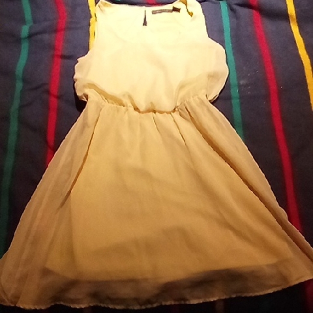 Women's Suzy Shier Yellow Dress Size Small